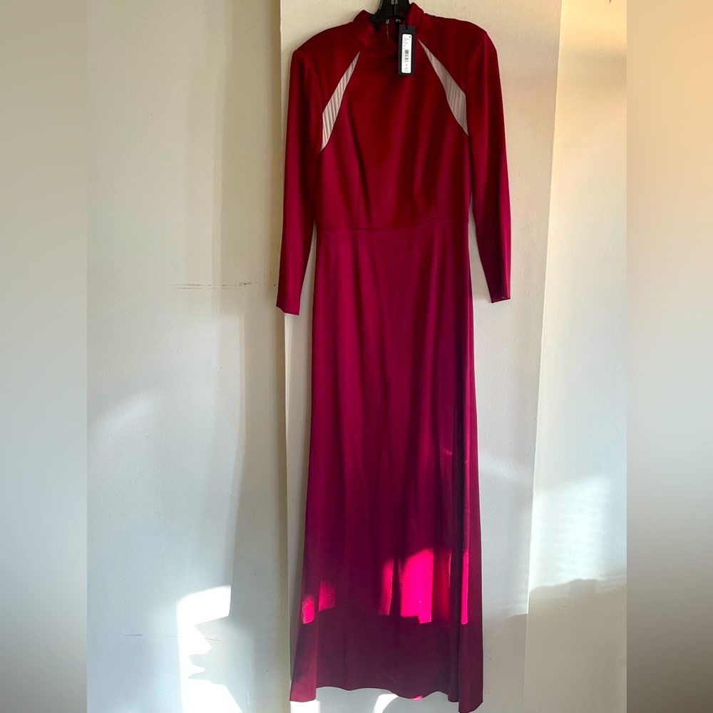 Alice + Olivia Red Long Sleeve Mock Neck Gown - Picture 2 of 4